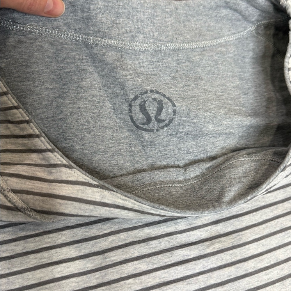 Lululemon Rundown Long Sleeve Reversible Striped/Gray Long Sleeve Top/Sweater - Picture 6 of 9